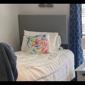 Pottery Barn Teen twin/twin XL white cloud comforter and one sham